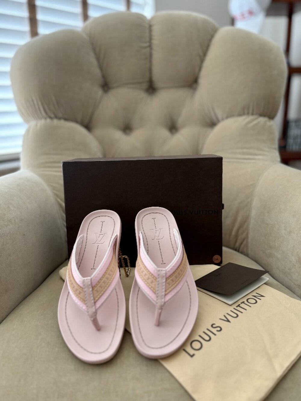 NEW Auth. LOUIS VUITTON Women's Rubber LV Logo Flip Flop Slides RETIRED... - Picture 4 of 8